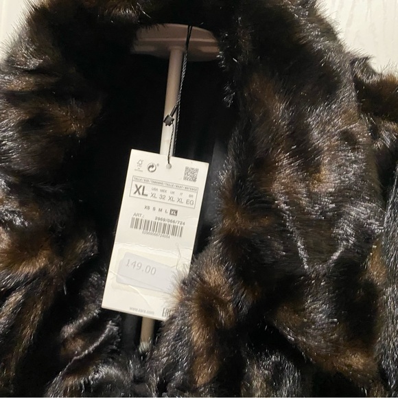 NWT Zara  Luxurious Faux Fur Coat XL - Picture 2 of 2